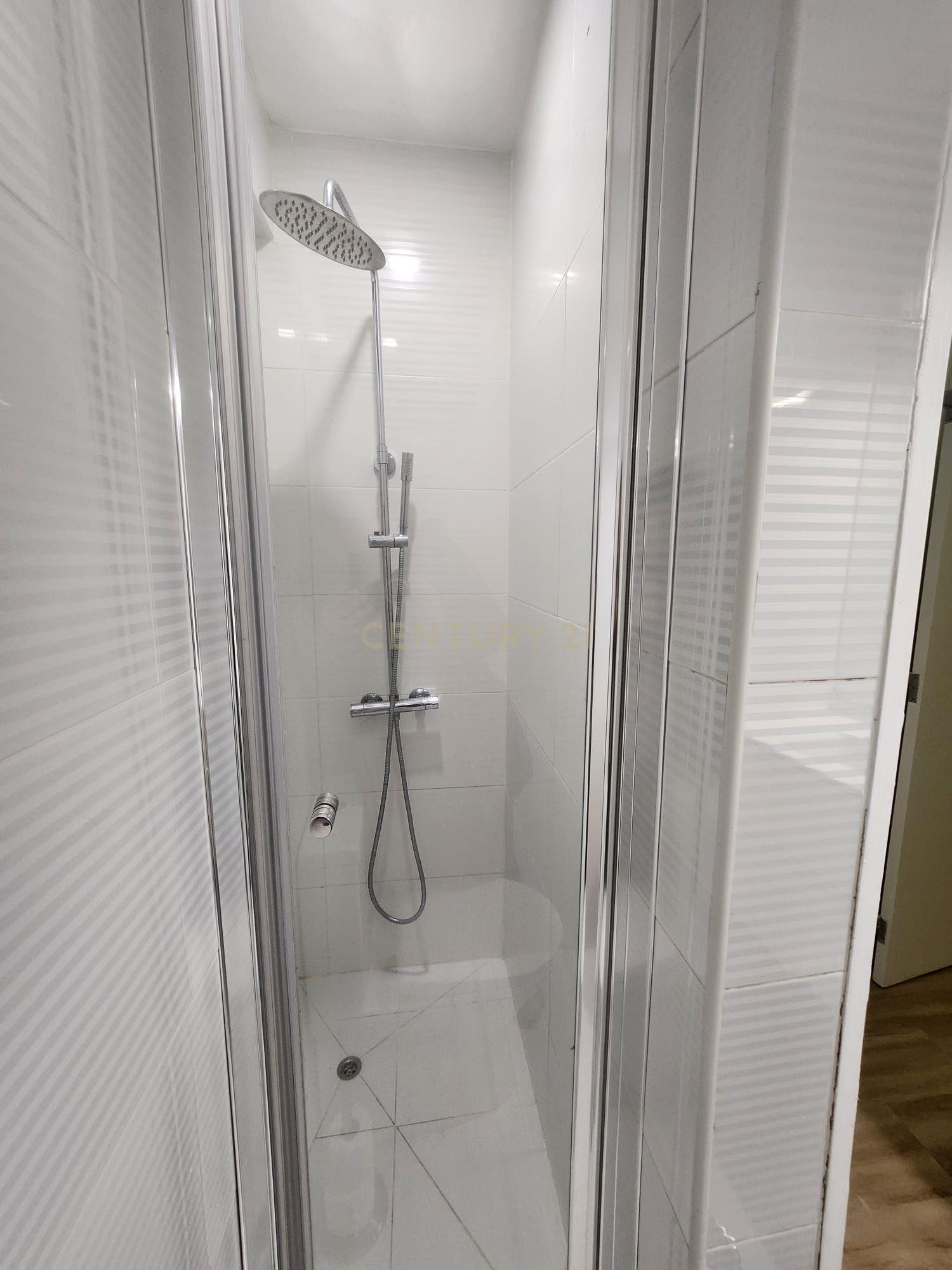 Apartamento Moderno em Setúbal com Vista para a Cidade e Montanha - Image 15